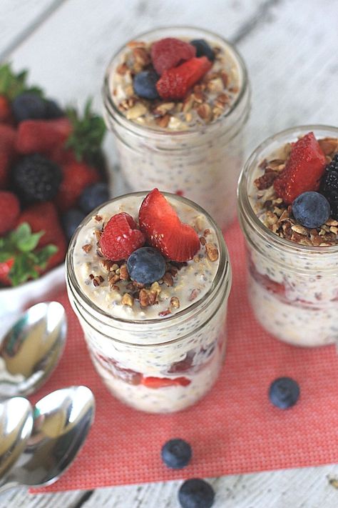 Mason Jar Overnight Oats, Overnight Oats Mason Jar, Overnight Chia Oatmeal, Mason Jar Breakfast Recipes, Overnight Oats With Water, Achievement Board, Mason Jar Oatmeal, Breakfast Jars, Greek Yogurt Oatmeal