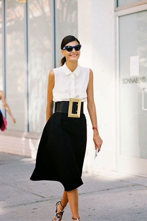 Style Inspiration: Summer Style Giovanna Battaglia Style, How To Wear Belts, Caroline Daur, Belt Outfit, Wide Belts, Emmanuelle Alt, Black White Outfit, Giovanna Battaglia, Anna Dello Russo