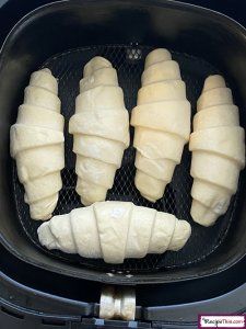 Croissant Air Fryer Recipes, Airfryer Croissant, Air Fryer Croissants, Frozen Croissants, Air Fryer Recipes Uk, Airfry Recipes, Crossant Recipes, Croissants Recipe, Croissant Roll