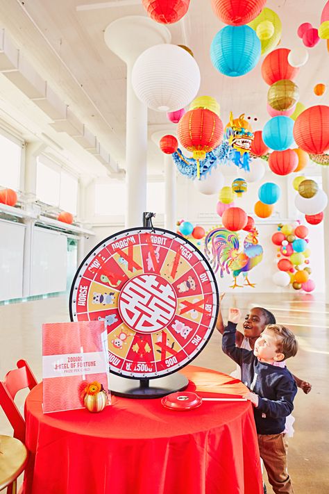 Try spinning a wheel of fortune! When Martha hosted a Lunar New Year party with her grandchildren, little ones and adults alike enjoyed this game. When it lands, children get to pick out a gift to take home with them. Table Settings Party, Lunar New Year Party, Kids Lantern, Party Decorations Ideas, Chinese New Year Crafts For Kids, Kids Braces, Chinese New Year Activities, Chinese New Year Party, New Year's Games