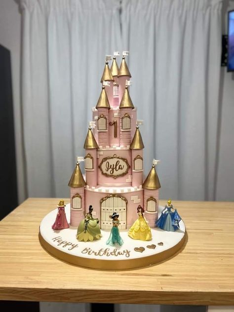 Castle Princess Cake, Disney Castle Cake Ideas, Disney Cake Castle, Castel Cake Birthday Princess Castle, Square Castle Cake, Castle Cakes, Castle Birthday Cakes, Castle Birthday, Castle Cake