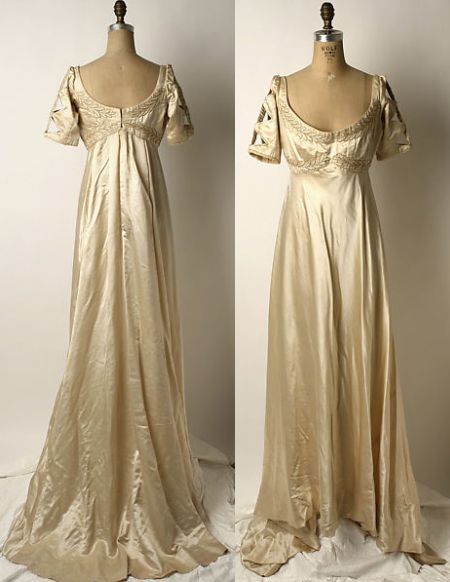 Liberty & Co. | A silk and glass evening dress, British, circa 1910. Divine Fashion, Historical Gowns, Costume Inspirations, Designer Evening Dresses, Play Dress, Classic Dress, Historical Clothing, Historical Fashion, Dress Design