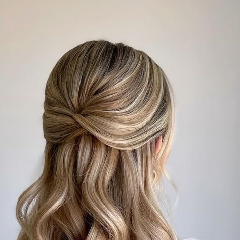 Olga | Wedding Hair in Hampshire and Surrey | Hair Educator | on Instagram: "Who doesn’t love a bouncy half up half down bridal look ✨ Head to my stories for a mini tutorial  #halfuphalfdown #weddinghairstyle #updo #upstyle #effortlesshair #bridalhair #hairdo #hairstylist #hampshireweddinghair #surreywedding #londonhairstyle #londonbridalhair #bridal_hairstylist #bridalhairtraining #bridalhairtraininglondon" Wedding Hair Half Up Half Down Shoulder Length, Hair Comb Half Up Half Down, Hairdo Wedding Half Up, Classy Wedding Hair Half Up, Blowout Half Up Half Down Hair, Bridesmaid Half Up Half Down Hair Short, Bridal Hair Fine Hair, Bridesmaid Hair 2024, Bridesmaid Half Up Hair