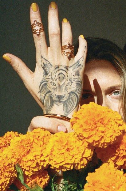 Tove Lo x Leontine jewelry lookbook Tove Lo Tattoo, Tove Lo Cool Girl, Tove Love, Tove Lo, Capricorn And Taurus, Daisy Lowe, Irish Women, Tattoo Hand, British Women