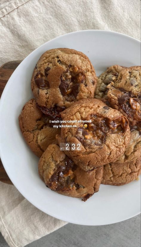 cookie aesthetic Aesthetic Cookies Pictures, Cookies Captions Instagram, Baking Pictures Aesthetic, Cookies Caption, Aesthetic Baking Photos, Cookies Instagram Story, Cereal Aesthetic, Cookie Aesthetic, Cookies Aesthetic