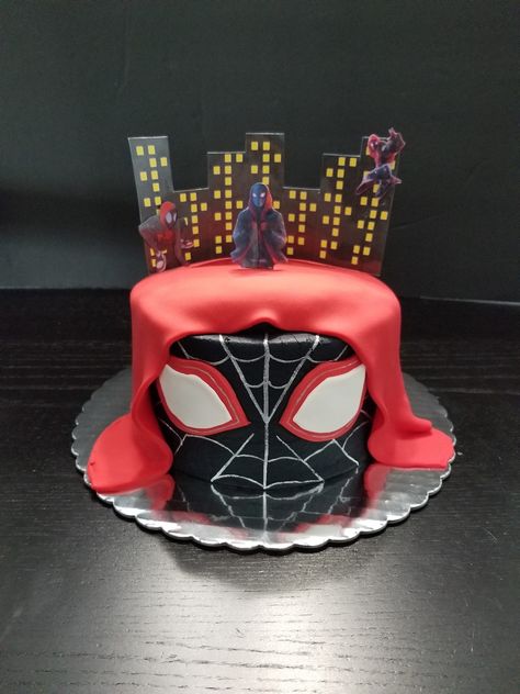 Spider-Man into the Spider-Verse Cake by Kytali’s Creations found on Facebook Spider Man Across The Spider Verse Cake, Spider Verse Birthday Cake, Spiderman Across The Spider Verse Cake, Spider Verse Cake Ideas, Spiderman Into The Spiderverse Cake, Miles Morales Cakes, Into The Spiderverse Cake, Spiderverse Birthday Cake, Miles Morales Spiderman Cake