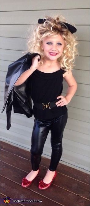 Sandy Grease Costume, Grease Halloween Costumes, Sandy From Grease, Grease Costume, 50s Costume, Sandy Grease, Grease Costumes, Homemade Costume, Hallowen Costume