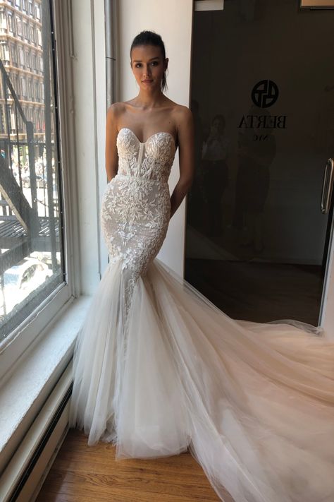 Strapless Wedding Dress Back Detail, Wedding Mermaid, Berta Wedding, Berta Wedding Dress, Wedding Dress Guide, Fancy Wedding Dresses, Trendy Wedding Dresses, Dream Wedding Ideas Dresses, Wedding Dress Couture