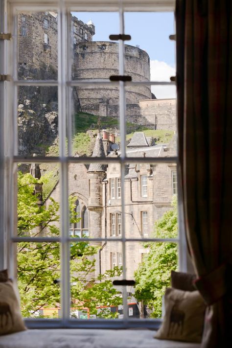 Edinburgh Apartment Aesthetic, Glasgow Apartment, Edinburgh Apartment, Old Town Apartment, Scotland Aesthetic, Old Town Edinburgh, Edinburgh Hotels, Victorian Townhouse, Apartment View