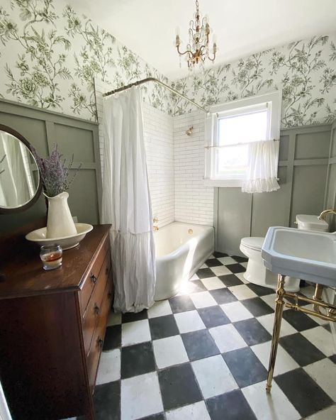 French Cottage Bathroom Ideas, Vintage Bathroom Floor, Victorian Bathroom Accessories, Black And White Bathroom Floor, French Cottage Bathroom, Black And White Tiles Bathroom, Cottage Bathroom Ideas, Checkerboard Floor, White Bathroom Tiles