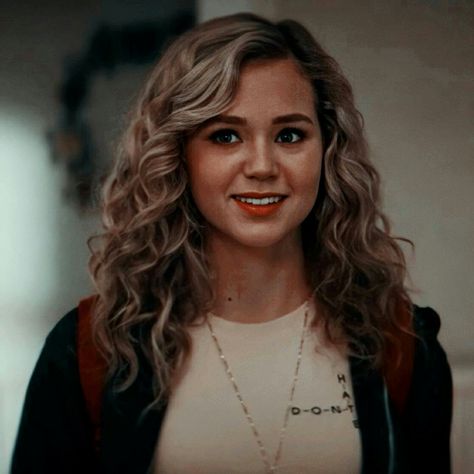 Brec Bassinger Icons, Courtney Whitmore Icons, Stargirl Courtney, Stargirl Dc, Dc Stargirl, Courtney Whitmore, Brec Bassinger, Adam Warlock, Justice Society