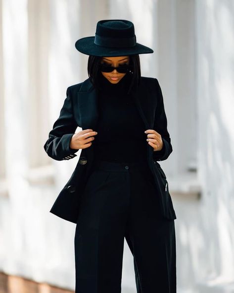 Luxurious Photoshoot, Ropa Semi Formal, Corporate Goth, Monochromatic Fashion, Boss Life, Pitch Black, Iconic Fashion, Black Luxury, Classy Work Outfits