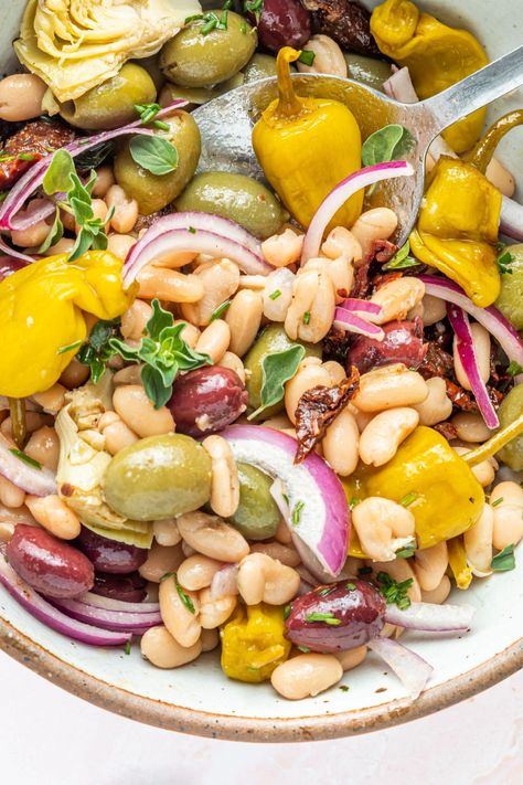 White Bean Antipasto Salad @spabettie #glutenfree #vegan #dairyfree #salad #recipe White Bean Greek Salad, Artichoke Bean Salad, Marinated White Bean Salad, Italian White Bean Salad, Vegan White Bean Salad, Italian White Beans, Italian Bean Salad, Cold Bean Salad Recipes, Vegan Side Salad