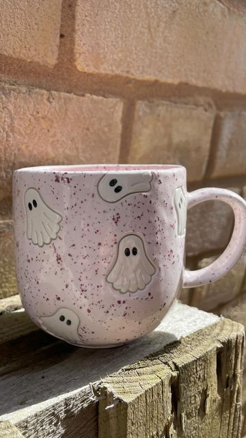 Paint On Mugs Diy, Autumn Mug Painting Ideas, Pottery Glaze Painting, Autumn Mug Painting, Ceramic Painting Ideas Mugs Inspiration, Spooky Pottery Painting, Fall Ceramic Painting Ideas, Pottery Painting Mugs Simple, Pottery Painting Halloween