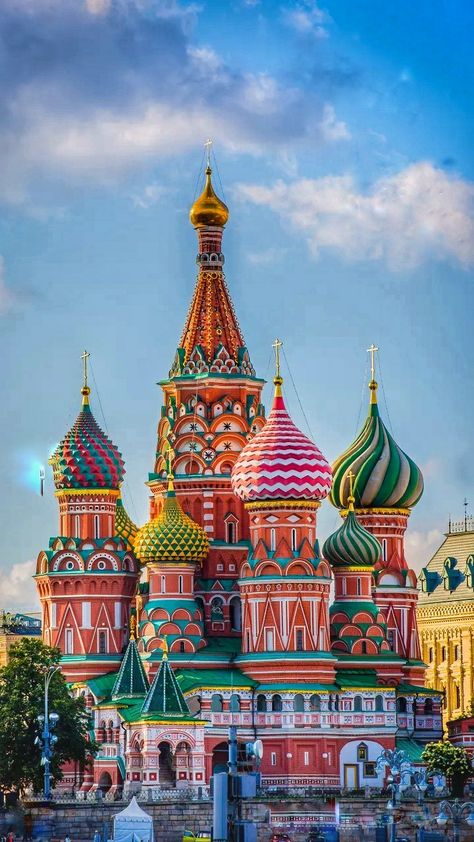 Moscow Buildings, Moscow Cathedral, St Basils Cathedral, Byzantine Architecture, St Basil's, Russian Architecture, Russia Travel, Cathedral Architecture, Russian Culture