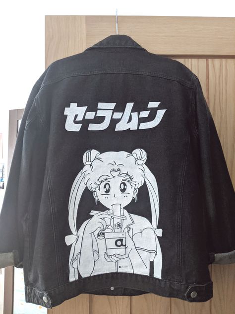 I hand painted an old denim jacket for fun and thought I'd share! Its usagi eating her cup noodles 🍜🌙✨ : sailormoon Anime Painted Jacket, Anime Denim Jacket, Hand Painted Clothes, Anime Jacket, Painted Clothes Diy, Painted Jacket, Diy Jacket, Cup Noodles, Anime Inspired Outfits