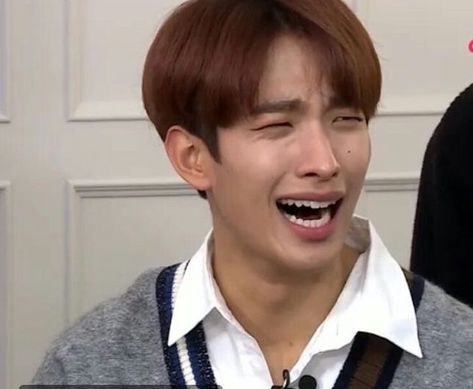 Seventeen Comeback, Seventeen Memes, Seventeen Going Seventeen, Seventeen Wallpapers, Funny Wallpaper, Memes Kpop, Meme Faces, Pledis Entertainment, Jokes Quotes