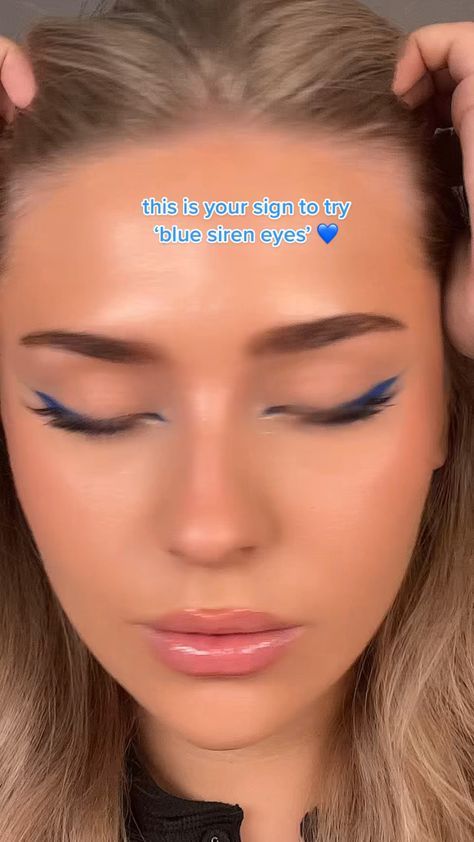 Makeup Look Blue Eyeshadow, Simple Makeup With Blue Eyeliner, Blue Eyeliner Looks Blue Eyes, Blue Eyes Liner, Blue Gel Eyeliner, Blue Eye Eyeliner, Simple Blue Eyeliner Makeup, Blue Eyeliner Design, How To Use Blue Eyeliner