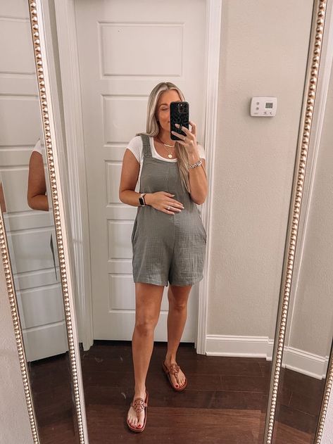 Maternity Athleisure Outfits, Pregnancy Outfits Casual, Summer Pregnancy Outfits, Spring Maternity Outfits, Maternity Romper, Casual Maternity Outfits, Summer Maternity Fashion, Maternity Clothes Summer, Trendy Maternity Outfits