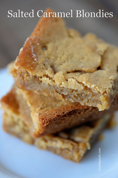 Salted Caramel Blondies Salted Caramel Blondies Recipe, Caramel Blondies, Desert Bars, Caramel Blondie, Caramel Delights, Cheesecake Brownie, Brownies Cookies, Sweet Time, Blondies Recipe