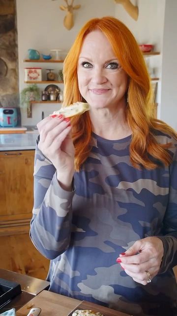 Ree Drummond - Pioneer Woman on Instagram: "Olive Cheese Bread is my best friend. It’ll be yours, too.❤️" Olive Cheese Bread Pioneer Woman, Pioneer Woman Olive Cheese Bread, Olive Bread Pioneer Woman, Olive Cheese Bread, You're My Best Friend, Olive Bread, Woman Magazine, Cheese Toast, Pot Luck