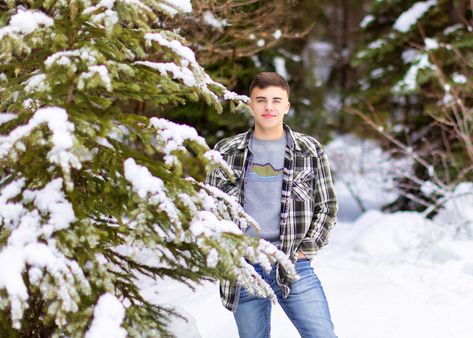 Senior snow session in the snow. Idaho winter. Snow Senior Pictures Boy, Winter Senior Pictures For Guys, Senior Pictures Snow, Senior Pictures For Guys Outdoor, Snow Senior Pictures, Idaho Winter, Winter Senior Pictures, 2025 Graduation, Guy Poses