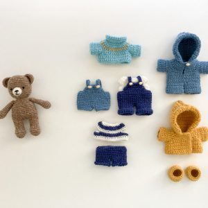 Products – Mini Crochet Zoo Crochet Bear Aesthetic, Small Crochet Clothes, Crochet Animals With Accessories, Small Wool Crochet Projects, Amigurumi With Clothes, Crochet Animal With Clothes, Crochet Doll With Clothes, Crochet Tiny Clothes, Mini Crochet Clothes