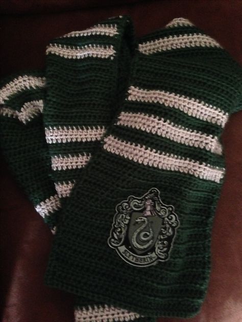 Slytherin Scarf Aesthetic, Crochet Slytherin Scarf, Slytherin Scarf Crochet, Slytherin Crochet, Slytherin Scarf, Scarf Aesthetic, Crochet Scarf For Beginners, Harry Potter Crochet, Madeleine Mcgraw