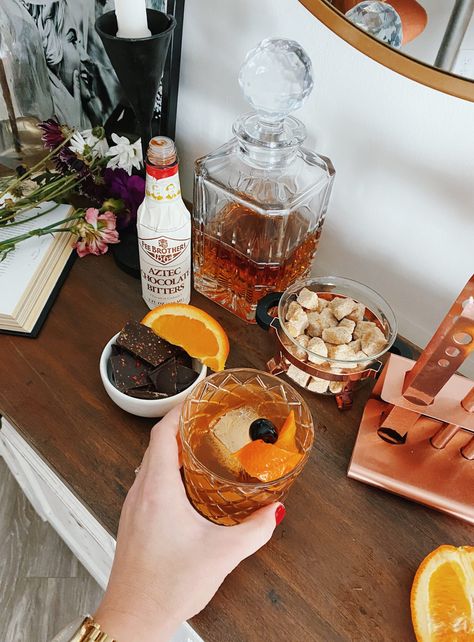 Try a riff on a classic with this Chocolate Orange Old Fashioned #Cocktails #oldfashioned Chocolate Orange Cocktail, Chocolate Old Fashioned Cocktail, Chocolate Old Fashioned, Whiskey Chocolate, Chocolate Cocktails, Orange Cocktails, Low Calorie Drinks, Seasonal Drinks, Easy Drink Recipes