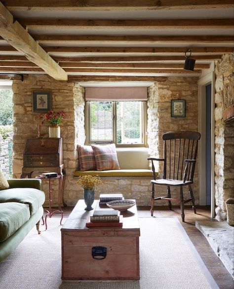 Low Ceiling Cottage, Cotswold Houses, Rustic Cottage Living Room, Stone Cottages Interior, Cotswold Cottage Interior, Scottish Country House, Rustic Cottage Interiors, Cotswold House, Ireland Cottage