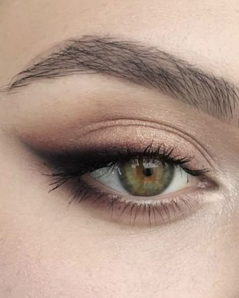 Perfect Eyebrows Natural, Makeup Ide, Permanente Make-up, Natural Summer Makeup, Hazel Eye Makeup, Eyeliner Tips, Smink Inspiration, Cat Eye Makeup, Hooded Eye Makeup