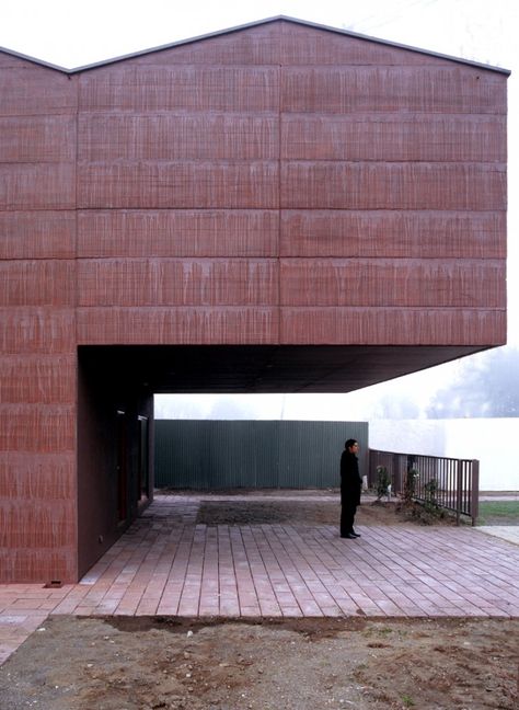 Pael House / Pezo von Ellrichshausen Architects Dyed Concrete, Architecture Masterpiece, Pigmented Concrete, Pezo Von Ellrichshausen, Installation Architecture, Concrete Architecture, Architecture Modern, Suburban House, Architecture Ideas