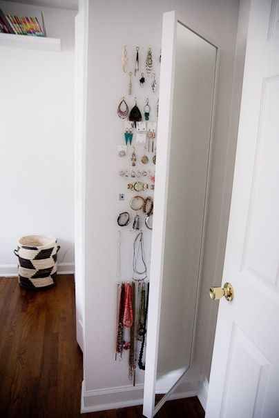 The mirror on hinges to hide jewelry - genius! | 37 Clever Ways To Organize Your Entire Life With IKEA Ikea Stave Mirror, Hidden Jewelry Storage, Storage Hacks Bedroom, Shoes Organizer, Koti Diy, Jewelry Storage Diy, Small Bedroom Storage, Ikea Mirror, Organizer Ideas