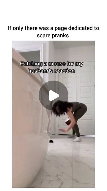 Scare Pranks on Instagram Halloween Pranks For Adults, Scaring People Pranks, Jump Scares Videos Pranks, Scare Pranks Videos Funny, Scaring People Funny Scary, Best Pranks Ever Hilarious, Scary Funny Videos, Horror Prank, Scare Pranks