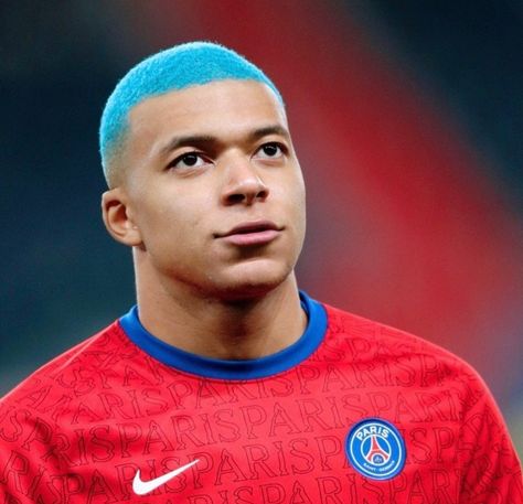 Mbappe Blue Hair, Mbappe Icon, Psg Players, Football Boyfriend, Dream Vacations Destinations, Hair Icon, Kylian Mbappe, Bleached Hair, Beach Volleyball