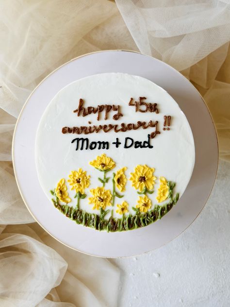 Floral Anniversary Cake, Sunflower Design Jewelry For Anniversary, Sunflower Anniversary Cake, Anniversary Cake Designs For Parents, Sunflower Bento Cake Design, Wild Sunflower, Floral Cake, Anniversary Cake, Butter Cream