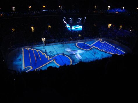 i want to go to a blues game in st. louis for once! not just a blues v. preds in nashville, it's not the same. Stl Blues, St Louis Blues Hockey, Blues Nhl, Blues Hockey, Boys Hockey, Blue Desk, Blue Game, Bleed Blue, Blue Lights