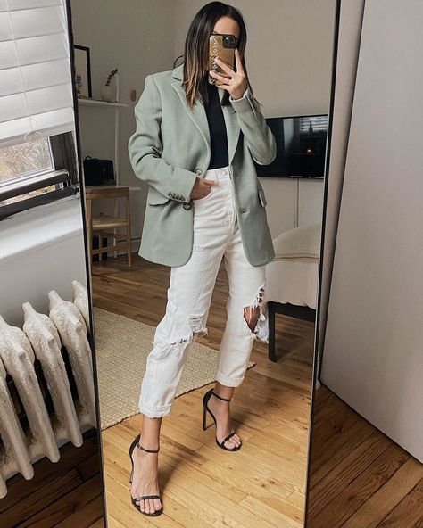 LINH NILLER on Instagram: “Pistachio green 💚” Stylish Office Outfits Women, Stylish Office Outfits, Interview Outfit Ideas, Work Outfits Women Winter, Work Outfits Women Professional, Elegantes Outfit Damen, Rok Outfit, Cute Professional Outfits, Interview Outfits Women