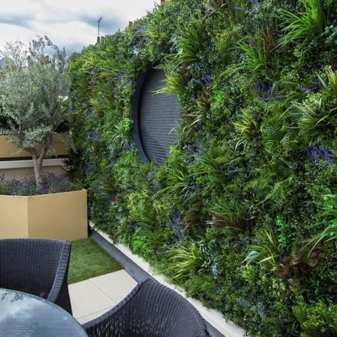 VistaFolia | EasyGrass | Instant Artificial Green Walls - Miami Aesthetic Outside, Green Wall Garden, Unique Office Spaces, Artificial Wall, Artificial Vertical Garden, Green Wall Color, Floral Walls, Artificial Green Wall, Indoor Plant Wall