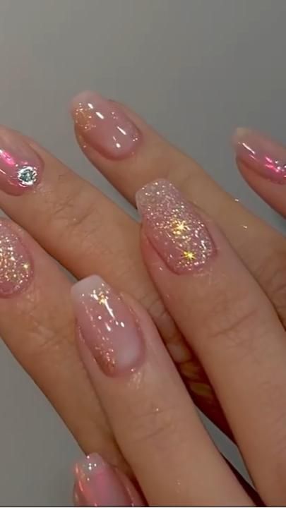 Glitter French Nails Short, French Nails Short, Gold Sparkle Nails, Nails Short Coffin, Short Coffin Nails Designs, Glitter French Nails, Golden Nails, Glittery Nails, Gold Glitter Nails