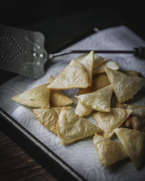 Mexican Chips, Game Time Snacks, Nachos Ingredients, Nacho Toppings, Nacho Chips, South Texas, Refried Beans, Tex Mex, Tortilla Chips