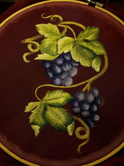 Grapes Embroidery Design, Grape Vine Embroidery, Hand Embroidery Fruit, Grapes Embroidery, Grape Embroidery, Fruits Embroidery, Cross Stitch Fruit, Grape Design, Hand Work Design