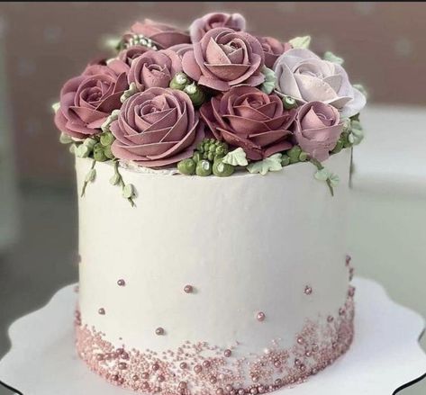 Birthday Cake Flowers Elegant, Floral Cake Designs Buttercream Flowers, Floral Cake Design Birthday, Dusty Rose Cake, Pretty Cakes For Women Birthdays, Birthday Cakes With Flowers, Tortas Buttercream, Rustic Birthday Cake, Birthday Cake For Women Simple