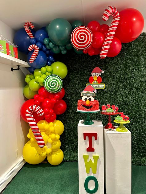 Elmo birthday decor! Balloon bgarland for Elmo theme birthday! Elmo cake Birthday Balloon Decor, Birthday Balloon Garland, Elmo Christmas, Elmo Cake, Elmo Birthday, Balloon Decor, Garland Decor, Balloon Garland, Birthday Balloons