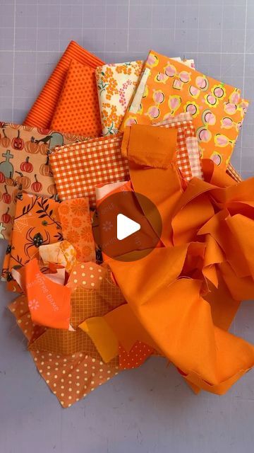 Ingrid Alteneder on Instagram: "New…New…. and New…. 🎃- first of all, I did get a new toy for my sewing machine it’s called ‚the ruffler‘ and it easily makes the prettiest ruffles for any sewing project….. perfect timing,  since ruffles are the hottest thing right now 😍😍😍 🎃- new pattern!!! 19 different Halloween appliqué shapes! That are absolutely amazing. 🤩  Use them for anything and everything,  I love raw edge appliqué….so easy and pretty 🎃🎃🎃 🎃- Comment ‚NEW‘ for the link to this super fun appliqué pattern with 19 different Halloween shapes! . . . . . . . . . . . . . . . . . . . . . . #joejuneandmae #applique #appliquedesign #appliquepattern #halloweenappliqué #dishtowels #teatowels #diy #kitchendecor" Raw Edge Applique Patterns, Fall Applique Designs, Halloween Shapes, Fall Applique, Halloween Applique, Machine Applique Designs, Raw Edge Applique, New Toy, Applique Pattern