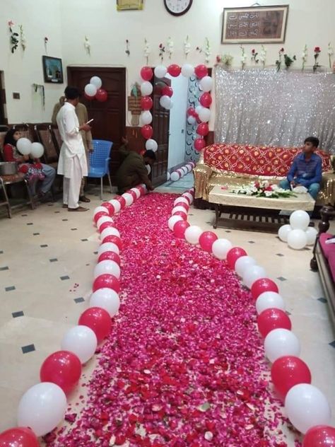 Welcome Bride Decoration Ideas, Welcome Decoration Ideas, Shadi Decoration, Birth Photoshoot, Easy Room Makeover, Birthday Room Decor, Balloon Archway, Bridal Room Decor, Biscuit Decoration