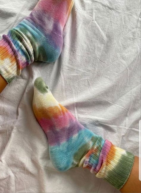 Tye Dye Outfits, Luna And The Lie, Tie Dye Ideas, Tie Dye Outfit, Tie Day, Socks Aesthetic, La Outfits, The Lie, Tie Dye Socks