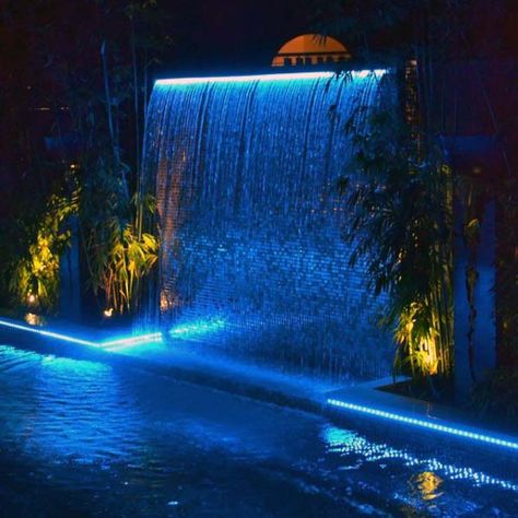 Modern Steel Cool Pool Waterfall Pool Waterfall Ideas, Pool Design Plans, Swimming Pool Waterfall, Piscina Rectangular, Waterfall Ideas, Moderne Pools, Taman Air, Water Feature Wall, Air Mancur