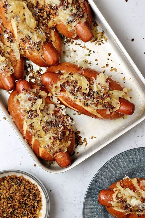 Fancy Hot Dogs, Hot Dog Sausage, Gourmet Hot Dogs, Hot Dog Toppings, Foods Ideas, Summer Bash, New York Food, Recipes Snacks, Wine Dinner