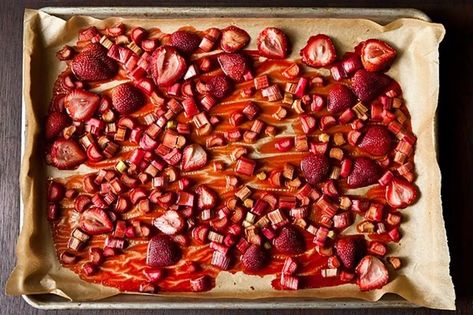 Healthy Rhubarb Recipes, Best Rhubarb Recipes, Garden Tricks, Roasted Rhubarb, Passover Desserts, Strawberry Rhubarb Pie, Rhubarb Recipes, Strawberry Rhubarb, Strawberry Desserts